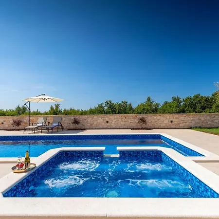 Villa Beautiful Bel Fiore In Sv Lovrec *