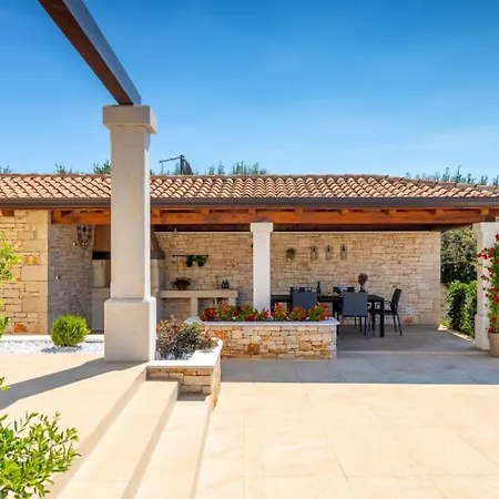 Villa Beautiful Bel Fiore In Sv Lovrec