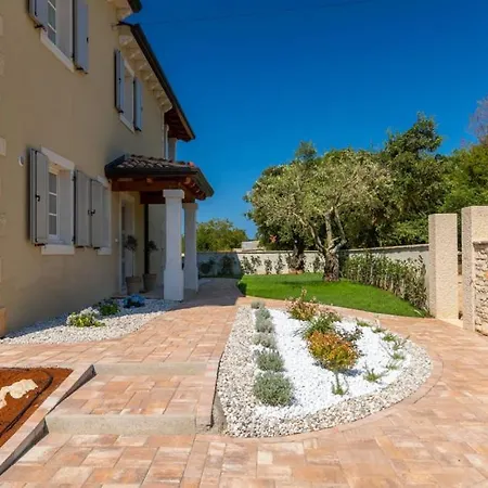 Villa Beautiful Bel Fiore In Sv Lovrec *