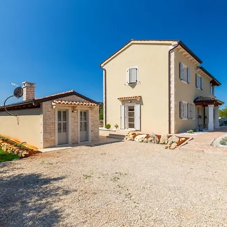 Villa Beautiful Bel Fiore In Sv Lovrec